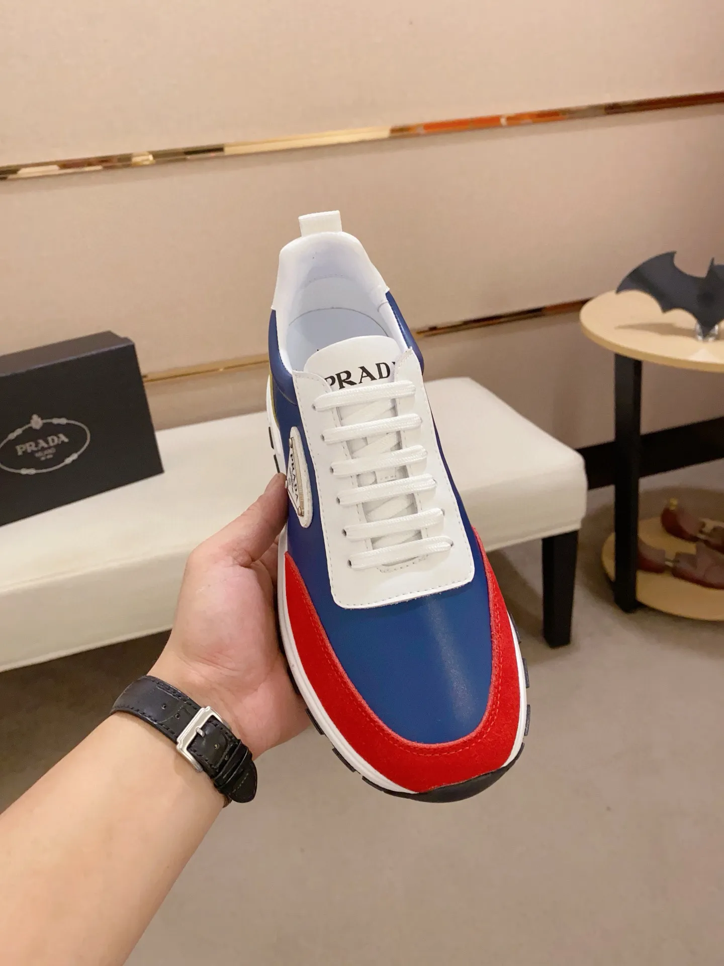 Men's shoes 💰: 500💰 [Prada～Prada] Trendy new styles are on the market. Same style as the official website. Counter quality. Original matching. [Strong] [Strong] Selected first-layer cowhide fabric. Comfortable and breathable sheepskin lining, fine workmanship, upper layer made of 100% pure cowhide, original last shape, comfortable on the feet, shoe sizes 38 to 44